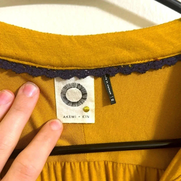 Anthropologie Akemi & Kin Goldie blouse womens gold tassel - Picture 5 of 5